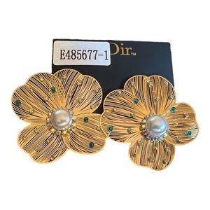 nOir Jewelry Flower Earrings with Rhinestone embellishment